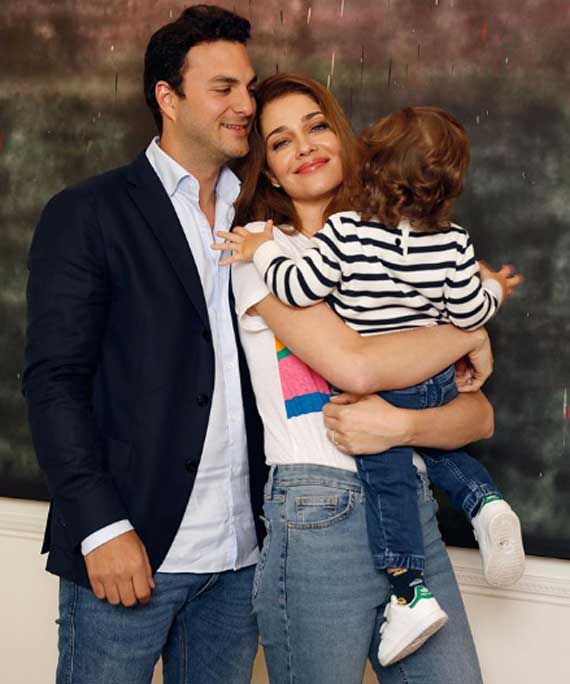  Ana Beatriz Barros and Karim El Chiarty with their son.